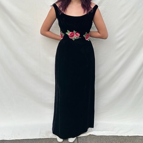 Vintage Dresses & Skirts - 1970s Velvet Dress